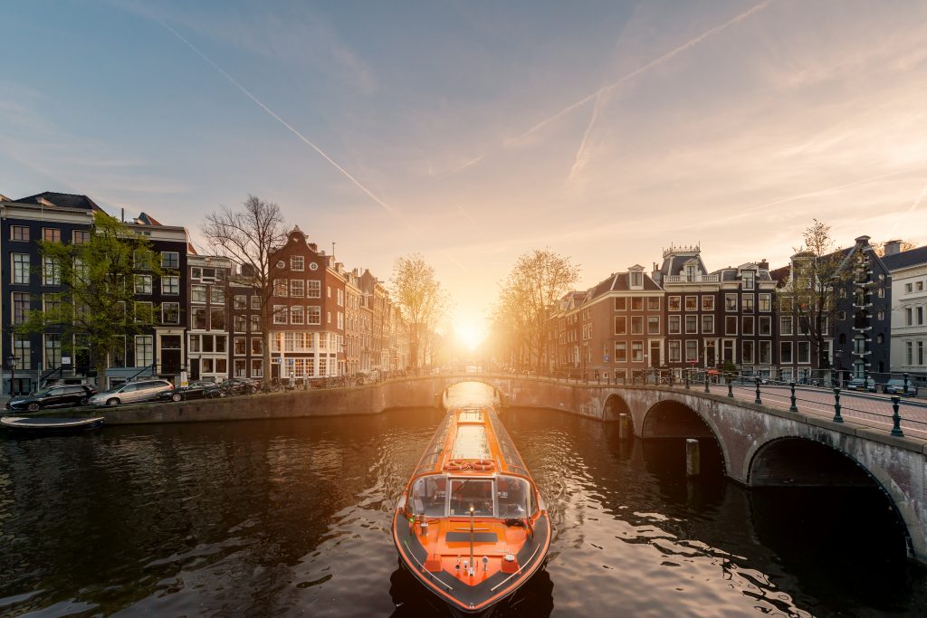 Maak een rondvaart Amsterdam door de Grachtengordel