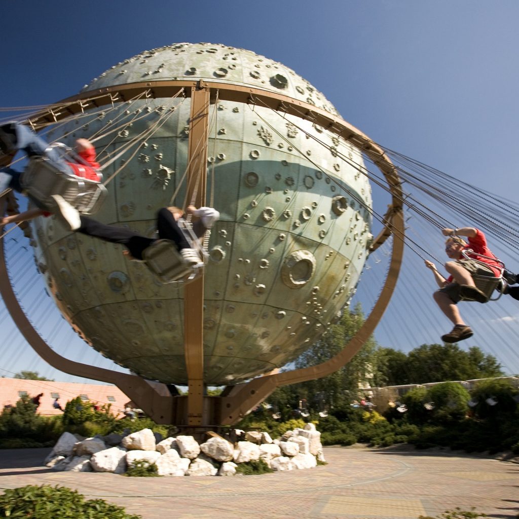 Schwingen und winken Sie im Attraktions- und Ferienpark Slagharen.