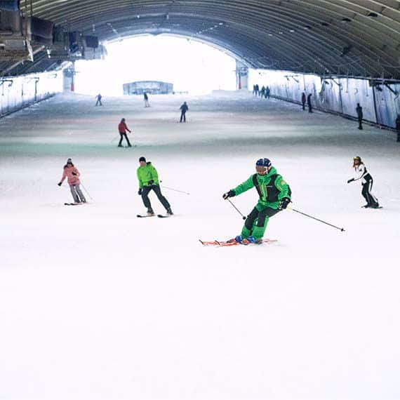 Die Snowworld Skihalle wählt aus 6 Standorten