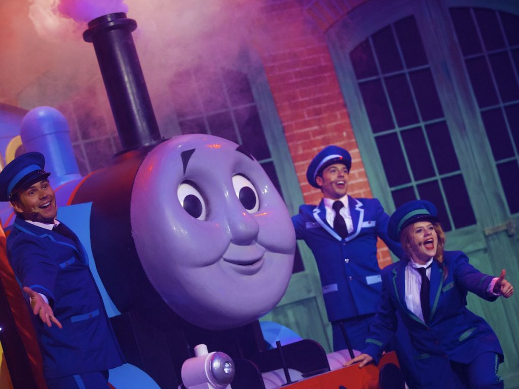 In het station kun je de show van Thomas de Stoomlocomotief bekijken.