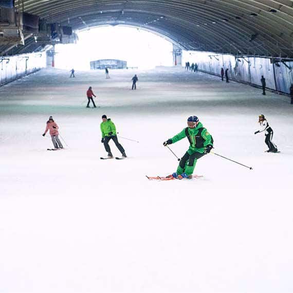 Die Snowworld Skihalle wählt aus 6 Standorten