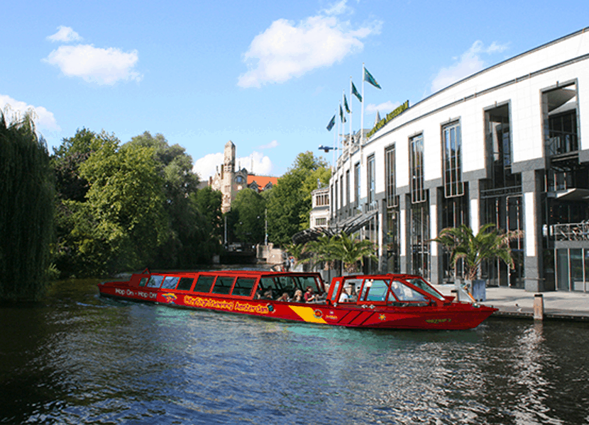 Sightseeing Hop-on-Hop-off boot langs de Stopera