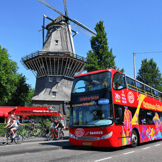 Nederland ten voeten uit, Hop-on-Hop-off bus bij molen