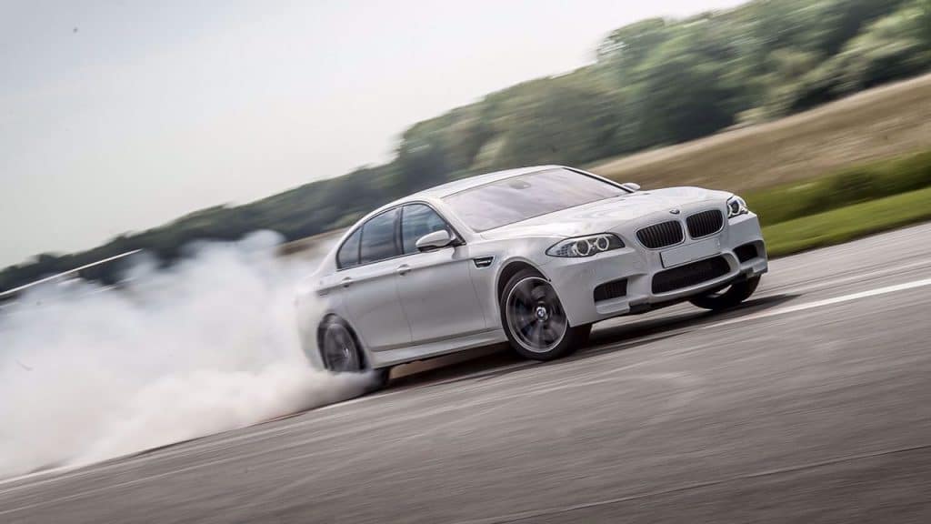 Slipcursus in een BMW.