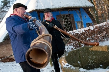 Midwinterhoorn blazen in Landleven Winter