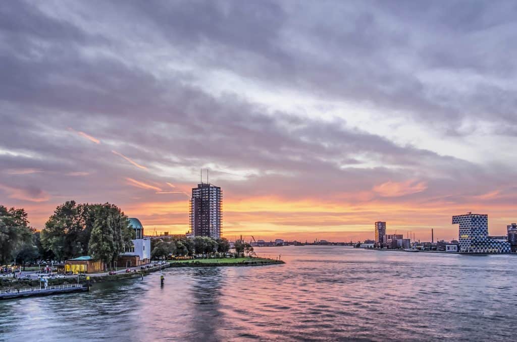 Rondvaart door haven van Rotterdam