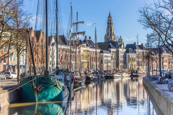 Maak eens een tocht door de grachten van Groningen